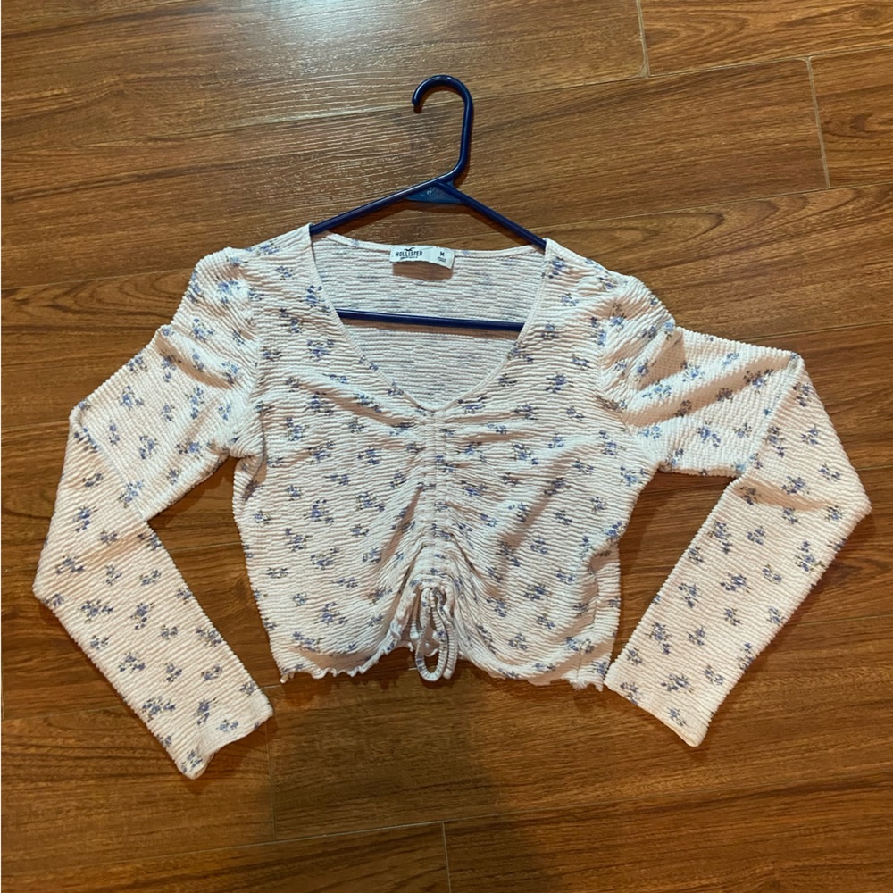 cute and comfortable long sleeve kind of cropped top